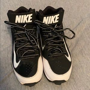 Boys Nike cleats size 3Y wore only once like new